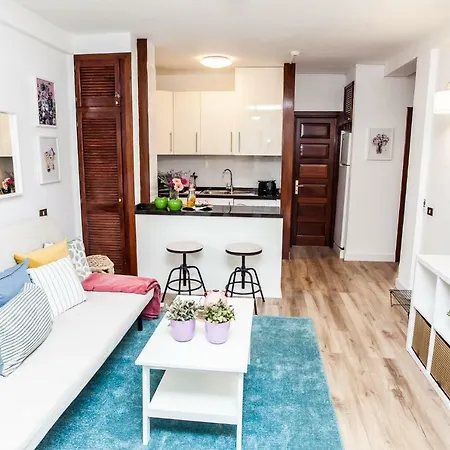 아파트 Spectacular Renovated Apartment, 5 Min To Camison Beach, With Aircon *
