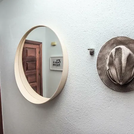 Spectacular Renovated Apartment, 5 Min To Camison Beach, With Aircon 아파트 아로나