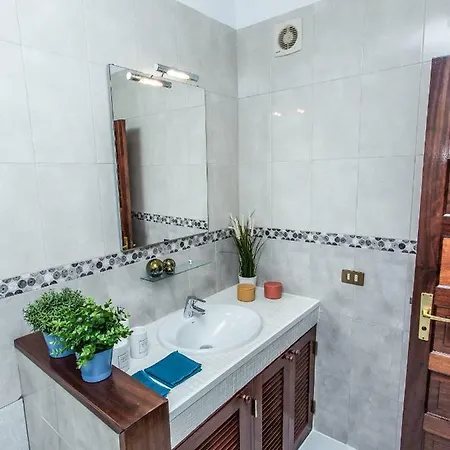 Spectacular Renovated Apartment, 5 Min To Camison Beach, With Aircon 아파트 *