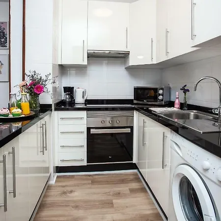 아파트 Spectacular Renovated Apartment, 5 Min To Camison Beach, With Aircon *